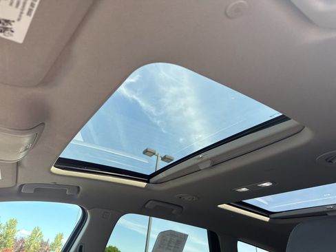 Used 2021 Buick Enclave Premium w/ Sun and Sites Package AWD/4WD image 16