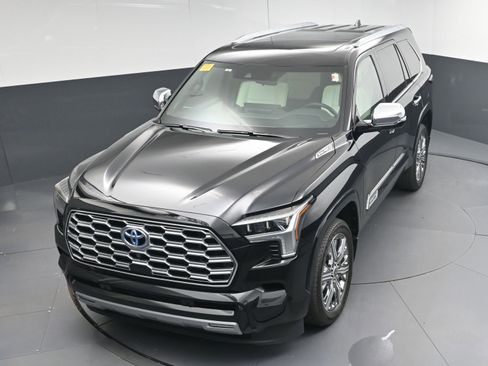 Certified 2024 Toyota Sequoia Capstone image 32