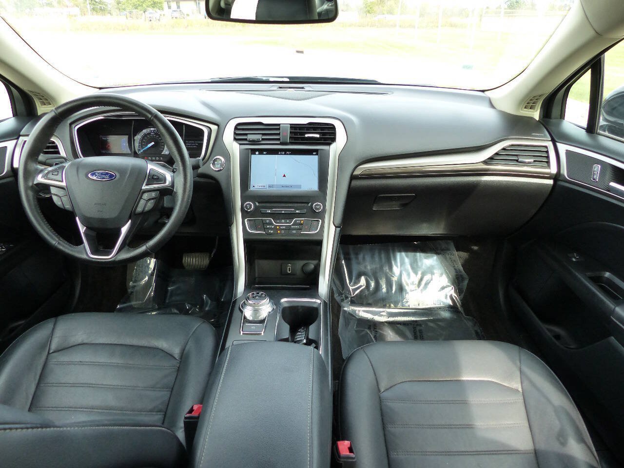 Used 2017 Ford Fusion SE w/ Fusion SE Technology Package FWD image 23