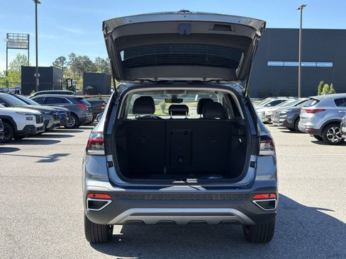 New 2026 Volkswagen Taos SE image 14