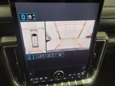 Used 2025 GMC Yukon XL Denali image 15