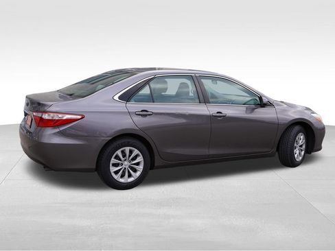 Used 2016 Toyota Camry LE image 4