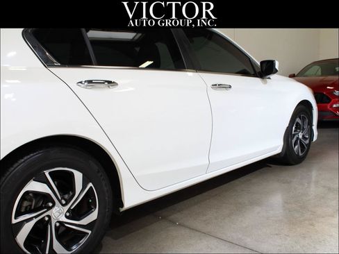 Used 2017 Honda Accord LX image 13