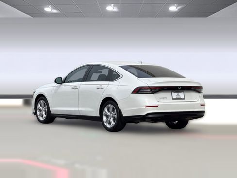 Certified 2023 Honda Accord LX image 3