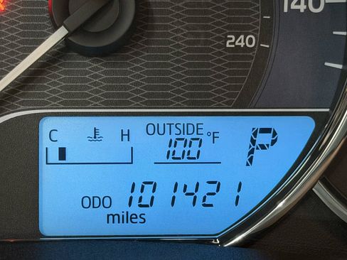 Used 2014 Toyota Corolla LE FWD image 19