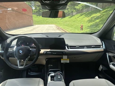 Used 2025 BMW X1 xDrive28i image 19