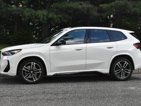 Used 2023 BMW X1 xDrive28i w/ Premium Package AWD/4WD image 3