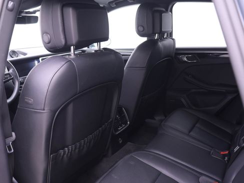 Certified 2024 Porsche Macan AWD/4WD image 17
