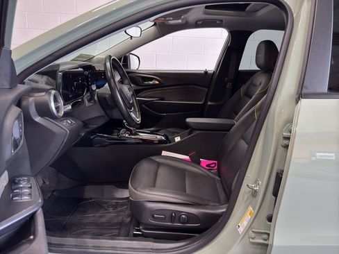 Used 2025 Chevrolet Trax ACTIV w/ Sunroof Package FWD image 13