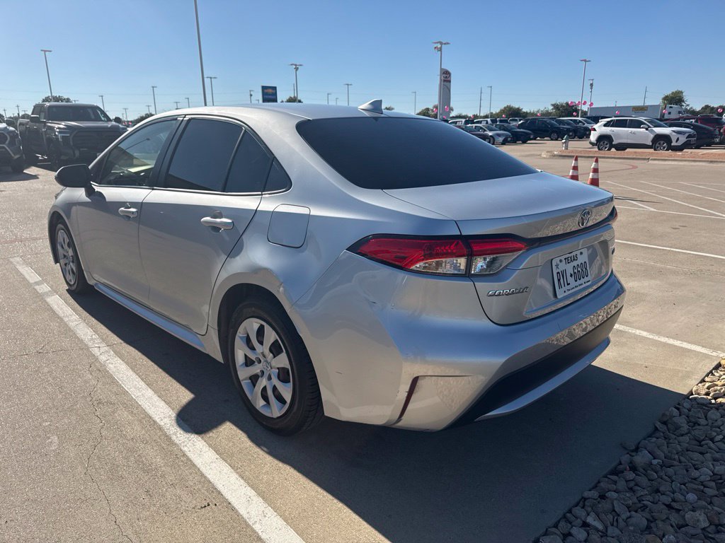 Used 2021 Toyota Corolla LE FWD image 4