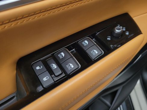 Used 2022 Jeep Grand Wagoneer Series III w/ Rear Seat Video Group 1 AWD/4WD image 17