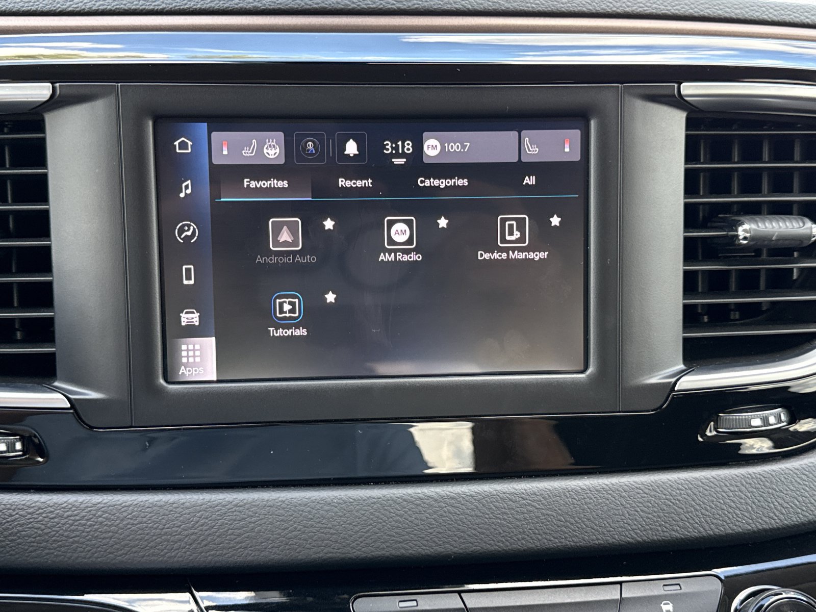 Used 2023 Chrysler Voyager LX FWD image 23