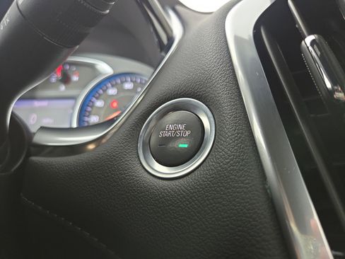 Used 2022 Chevrolet Traverse LT FWD image 24