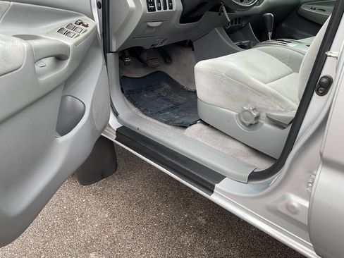 Used 2011 Toyota Tacoma 4x4 Double Cab w/ SR5 Pkg #2 image 25