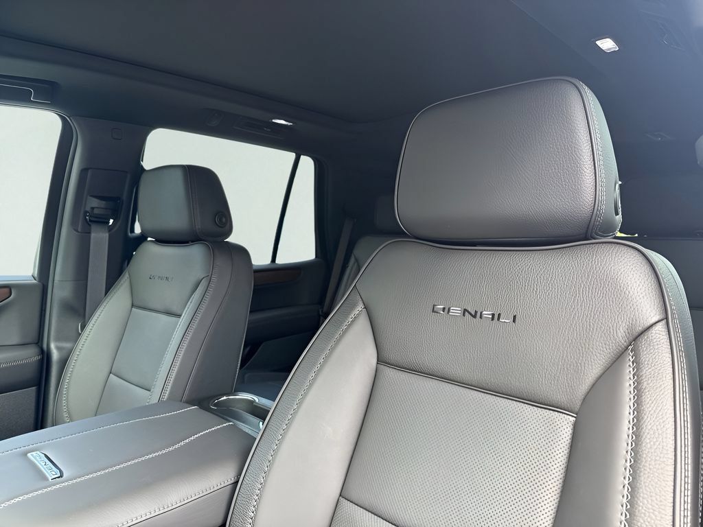 New 2026 GMC Yukon Denali w/ Sun & Power Step Package AWD/4WD image 10