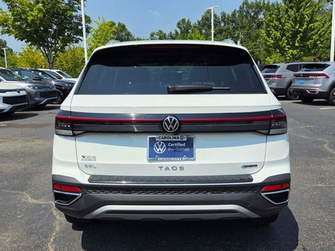 Used 2025 Volkswagen Taos SEL AWD/4WD image 4