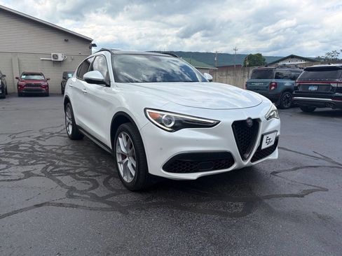 Used 2019 Alfa Romeo Stelvio Ti Sport w/ Quick Order Package 22S Sport AWD/4WD image 2