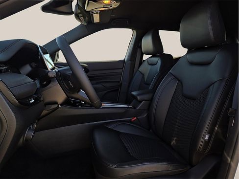 New 2026 Jeep Compass Latitude image 11