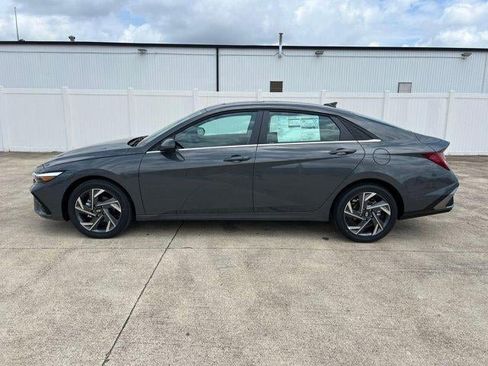 New 2026 Hyundai Elantra Limited FWD image 40