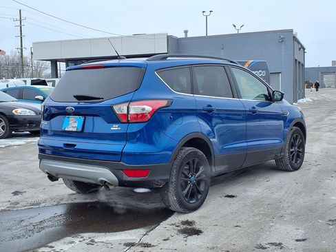 Used 2018 Ford Escape SE image 2
