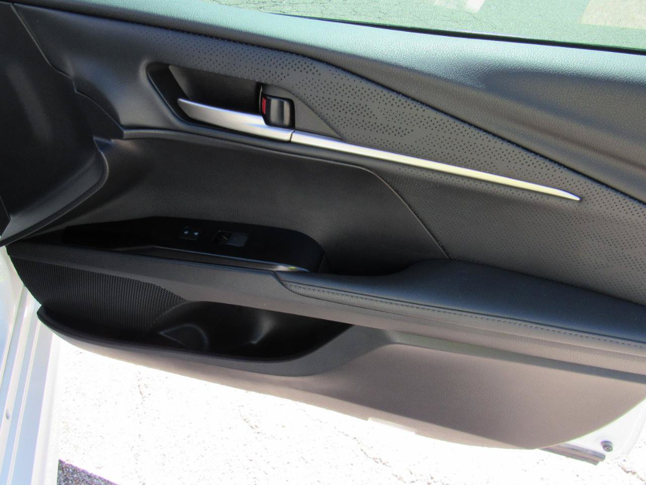 Used 2025 Toyota Camry XSE FWD image 34