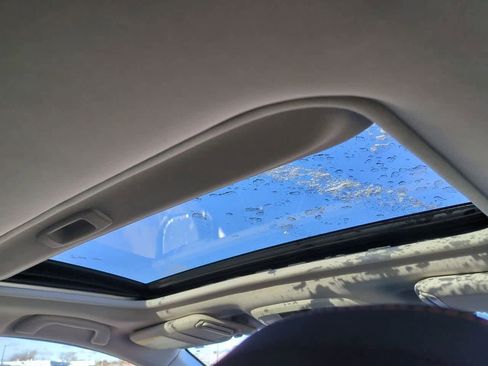 Used 2022 Subaru Crosstrek 2.0i Premium w/ Moonroof Package image 21