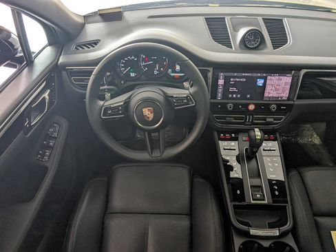 Used 2025 Porsche Macan image 7