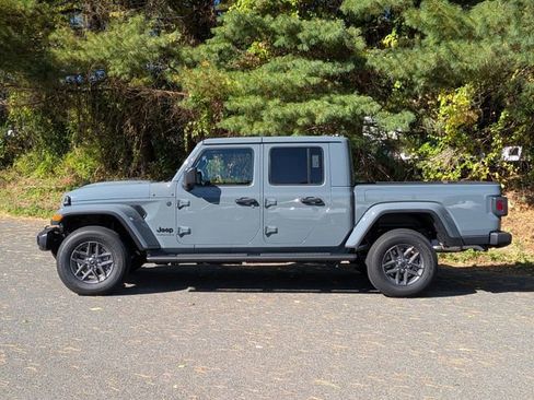 New 2025 Jeep Gladiator Sport image 8