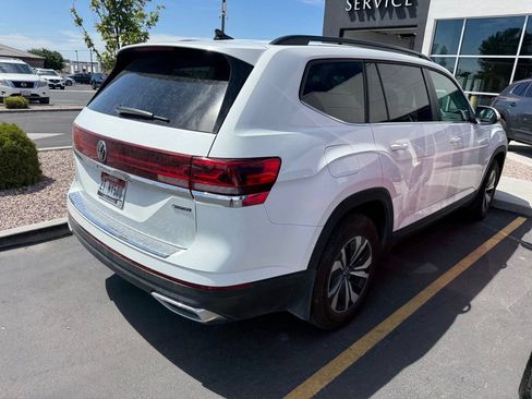 Used 2024 Volkswagen Atlas SE AWD/4WD image 4