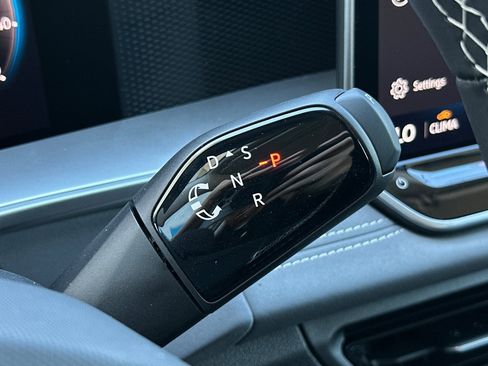 New 2025 Volkswagen Tiguan SE image 21