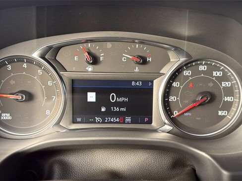 Used 2023 GMC Acadia AT4 w/ Preferred Package image 9