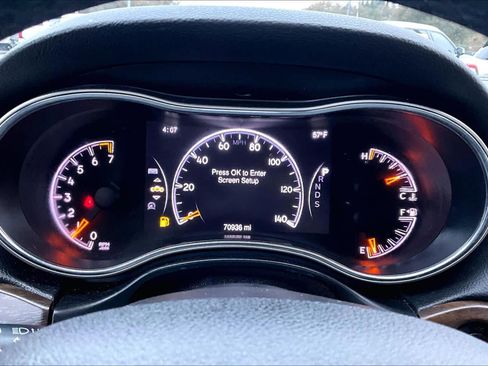 Used 2015 Jeep Grand Cherokee Limited w/ Luxury Group II image 25