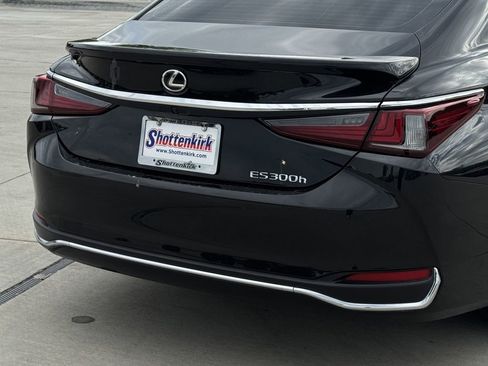 Used 2024 Lexus ES 300h w/ Premium Package image 8