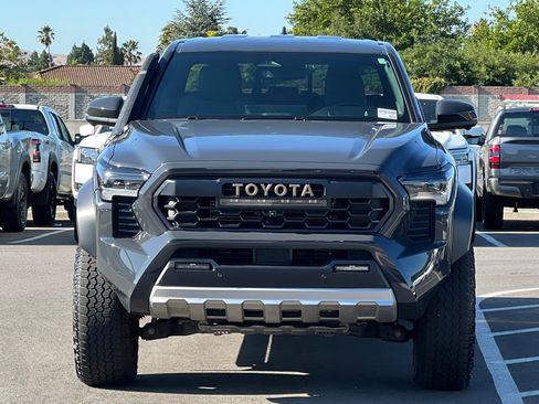 Used 2024 Toyota Tacoma Trailhunter image 9