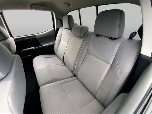 Used 2022 Toyota Tacoma SR5 RWD image 20