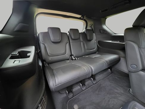 Used 2026 Nissan Armada PRO-4X AWD/4WD image 9