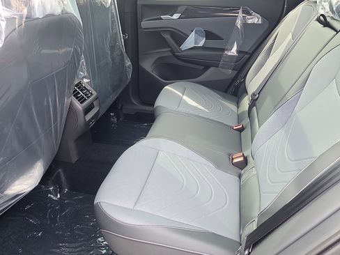 New 2026 Volkswagen Tiguan SE R-Line image 18