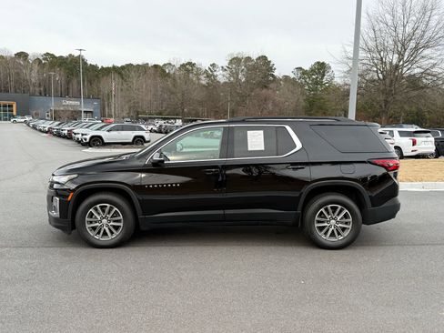 Used 2023 Chevrolet Traverse LT image 3