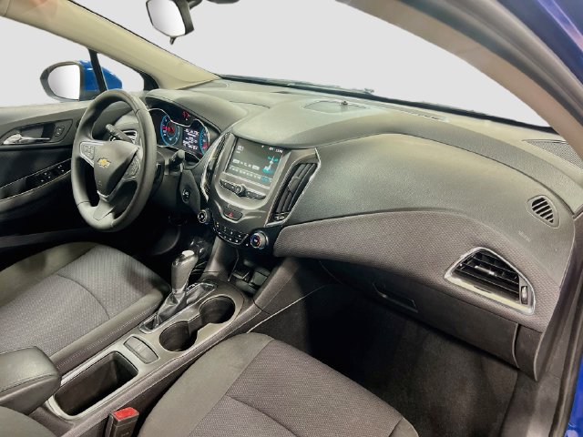 Used 2017 Chevrolet Cruze LT w/ Convenience Package FWD image 27