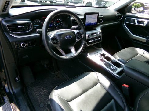 Used 2023 Ford Explorer XLT w/ Equipment Group 202A AWD/4WD image 14