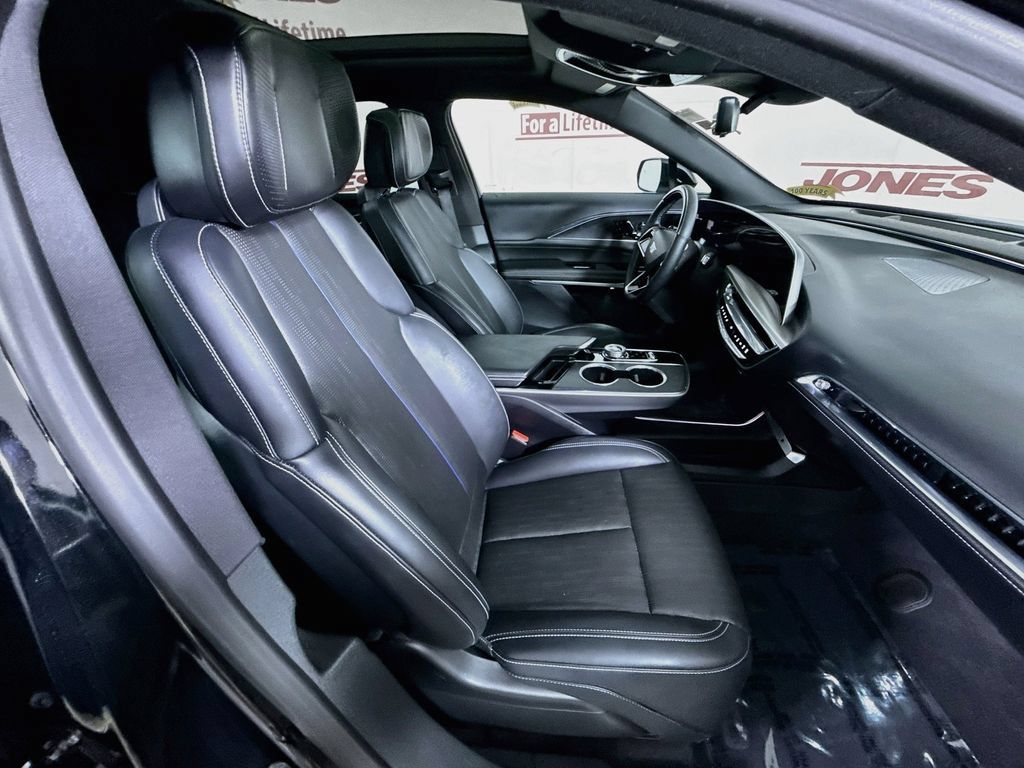 Used 2024 Cadillac Lyriq Sport AWD/4WD image 34