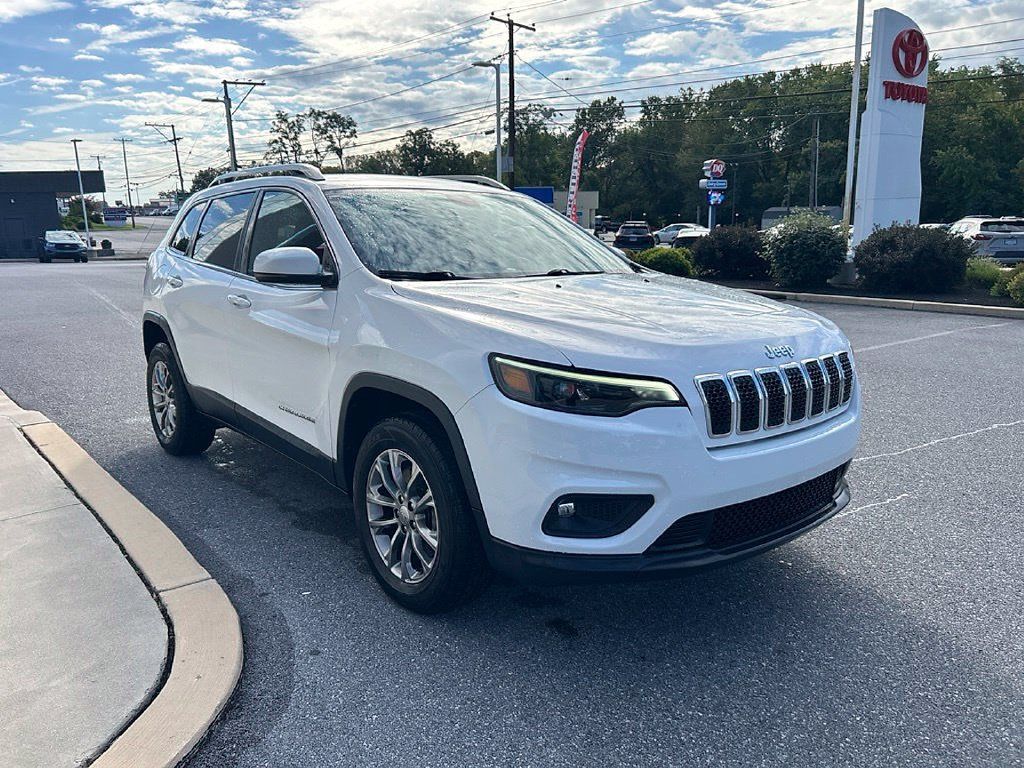 Used 2020 Jeep Cherokee Latitude Plus w/ Cold Weather Group AWD/4WD image 3