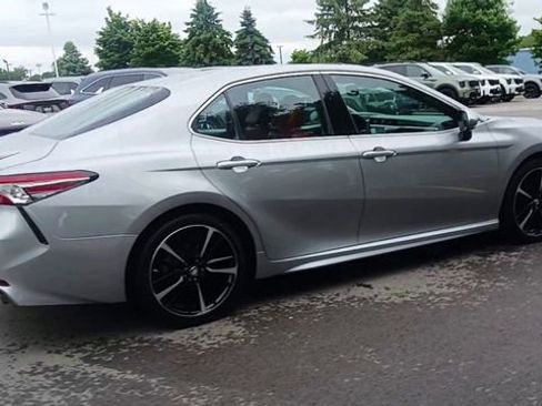 Used 2018 Toyota Camry XSE FWD image 3