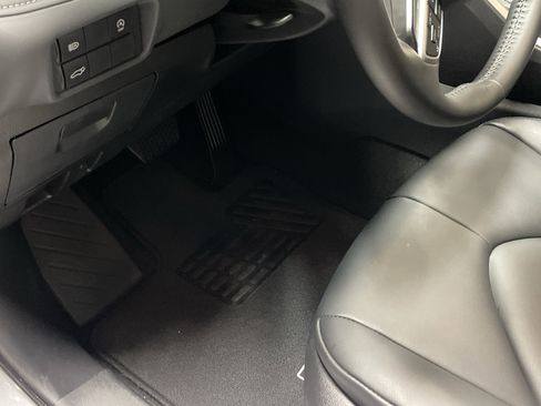 Used 2026 Toyota Highlander XLE image 17