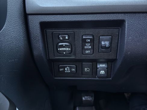 Used 2018 Toyota Tundra SR5 image 33