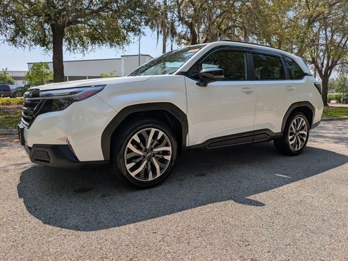 Used 2025 Subaru Forester Touring image 3