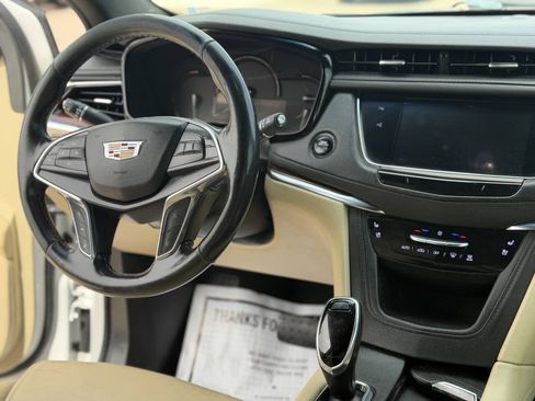 Used 2019 Cadillac XT5 Premium Luxury w/ Driver Assist Package FWD image 18