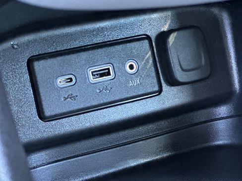 Used 2022 Chevrolet Equinox LS image 30