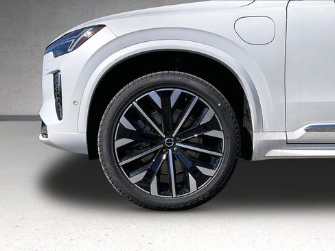 New 2026 Volvo XC90 T8 Plus w/ Protection Package Premier AWD/4WD image 13