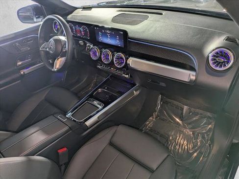 Used 2025 Mercedes-Benz GLB 250 image 20